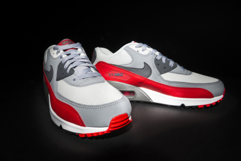 foot locker nike air max 90 essential